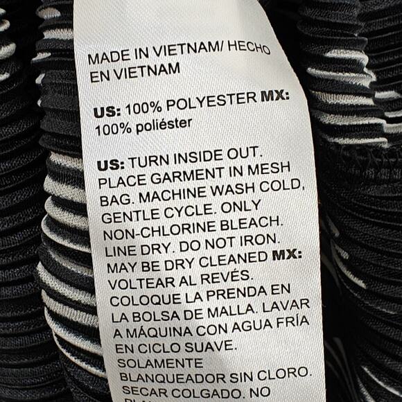 Chico's Diamond Foil Crinkle Tee Size Large / 2 Black White Geometric Plisse Top - Picture 9 of 10